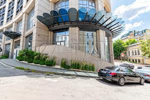 комерційна за адресою Лютеранська вул., 14в