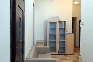 комерційна за адресою Інститутська вул., 25