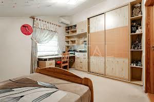 будинок за адресою вул. Лугова, 24