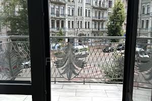комерційна за адресою Володимирська вул., 4