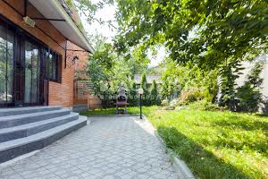 коммерческая по адресу Яготинская ул., 5