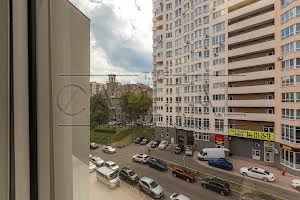 комерційна за адресою Голосіївська вул., 42