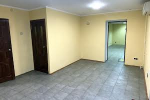 комерційна за адресою Уманська вул., 35-37