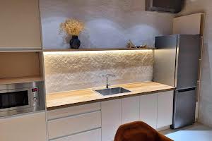 комерційна за адресою Кудрявська вул., 16