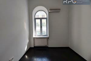 комерційна за адресою Володимирська вул., 4