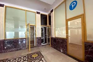 комерційна за адресою Лесі Українки бульв., 30В