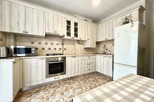 квартира за адресою Центральна вул., 8б