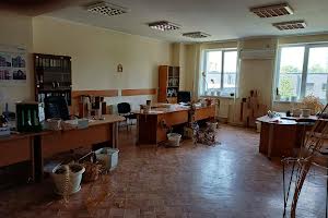 комерційна за адресою Красилівська вул., 9