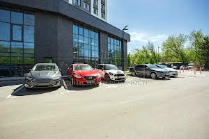 комерційна за адресою Любомира Гузара просп. (Космонавта Комарова), 9б