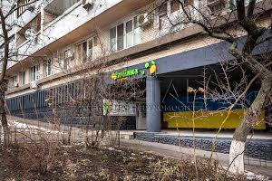 комерційна за адресою Володимирська вул., 73