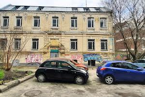 комерційна за адресою Велика Житомирська вул., 38-Б