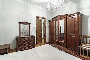 комерційна за адресою Саксаганського вул., 29