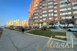 комерційна за адресою Драгоманова вул., 17