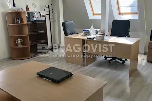 комерційна за адресою Володимирська вул., 37