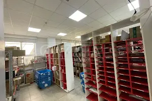 комерційна за адресою Салютна вул., 5Б