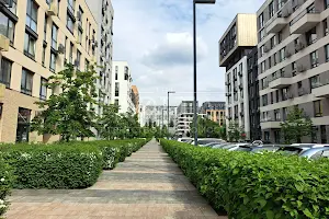комерційна за адресою Салютна вул., 2к6