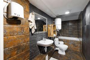 комерційна за адресою Костянтинівська вул., 63/12