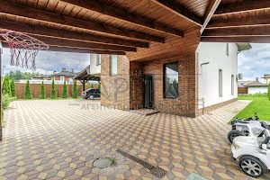 будинок за адресою с. Лісники, Виноградна вул.