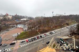 комерційна за адресою Музейний пров., 4