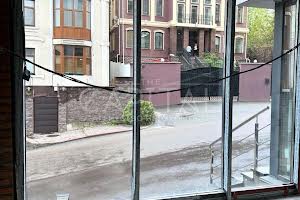 комерційна за адресою Лук'янівська вул., 22