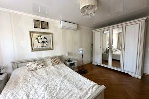 квартира за адресою Кам'янецька вул., 45