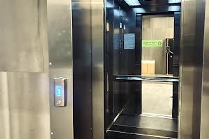 комерційна за адресою Академіка Корольова просп., 7