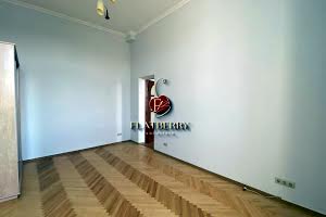 комерційна за адресою Богдана Хмельницького вул., 32