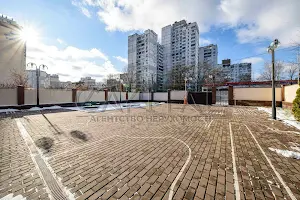 комерційна за адресою Польова вул., 33
