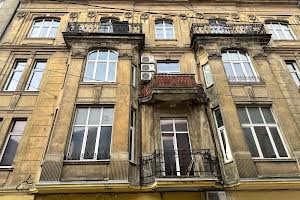 комерційна за адресою Остапа Нижанківського вул., 7