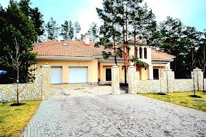 будинок за адресою Набережна вул., 8