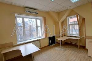 комерційна за адресою Саксаганського вул., 67-Б