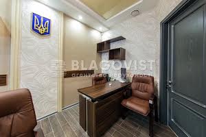 комерційна за адресою Саксаганського вул., 68/21