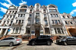 комерційна за адресою Воздвиженська вул., 48
