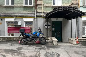комерційна за адресою Михайлівська пл., 1
