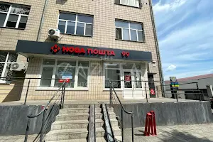 комерційна за адресою Салютна вул., 5Б