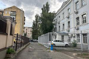 комерційна за адресою Саксаганського вул., 106Б