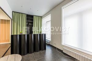 комерційна за адресою Новоселицька вул., 7