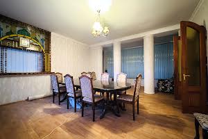 будинок за адресою Вишнева, 3