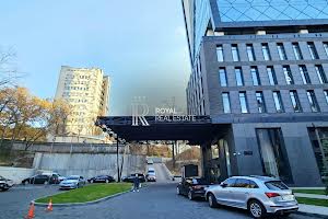 комерційна за адресою Василя Стуса вул., 35А