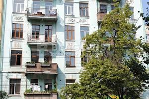 комерційна за адресою Саксаганського вул., 131-А