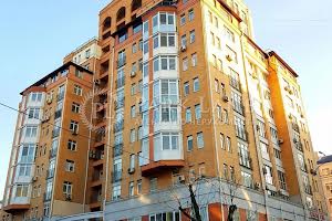 комерційна за адресою Почайнинська вул., 70