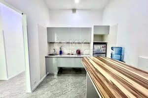 комерційна за адресою Кловський узвіз, 7a