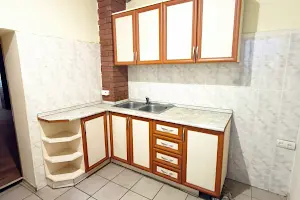комерційна за адресою Воробйова вул., 13