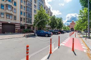 коммерческая по адресу Золотоворотская ул., 13