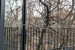 комерційна за адресою Марка Безручка вул., 18