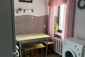 квартира за адресою Листопадна вул., 10
