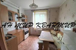 квартира за адресою Євгена Коновальця бульв. (Маршала Конєва), 100