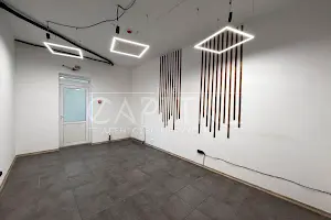 комерційна за адресою Дегтярна вул., 7