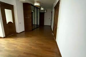 комерційна за адресою Крутий узвіз, 1