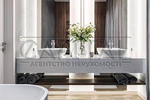 будинок за адресою Квітнева вул., 1